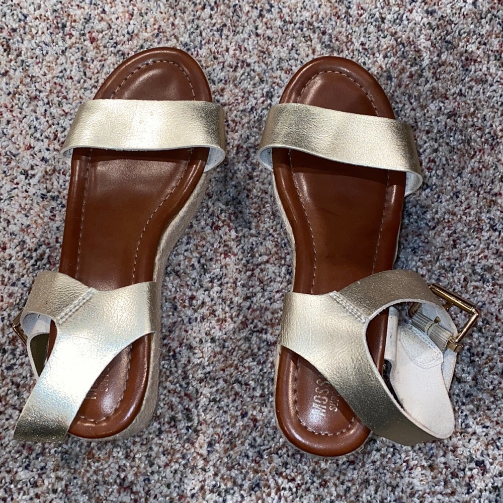 Gold platform sandals sz 7